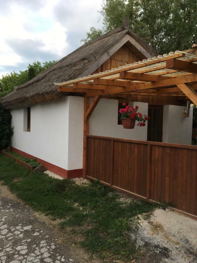 Balatonkenesei Nadfedeles Lovas Vendeghaz别墅 外观 照片